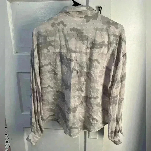 NWT super soft flowy button-down blouse womens xs - Picture 5 of 5